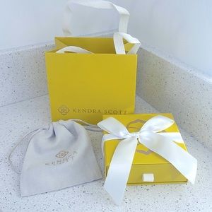 Kendra Scott jewelry bag and gift box